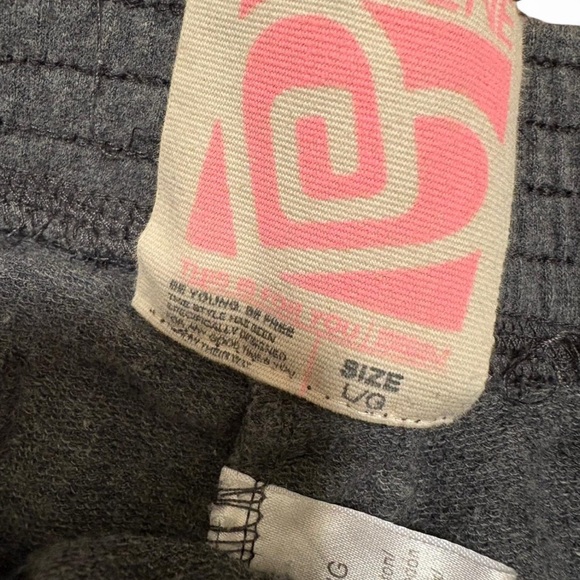 2000s Hollister Shorts - Picture 4 of 4
